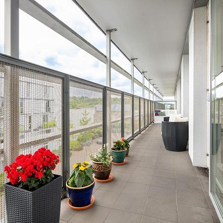 Stunning Apartment With Underground Parking! London Exterior photo